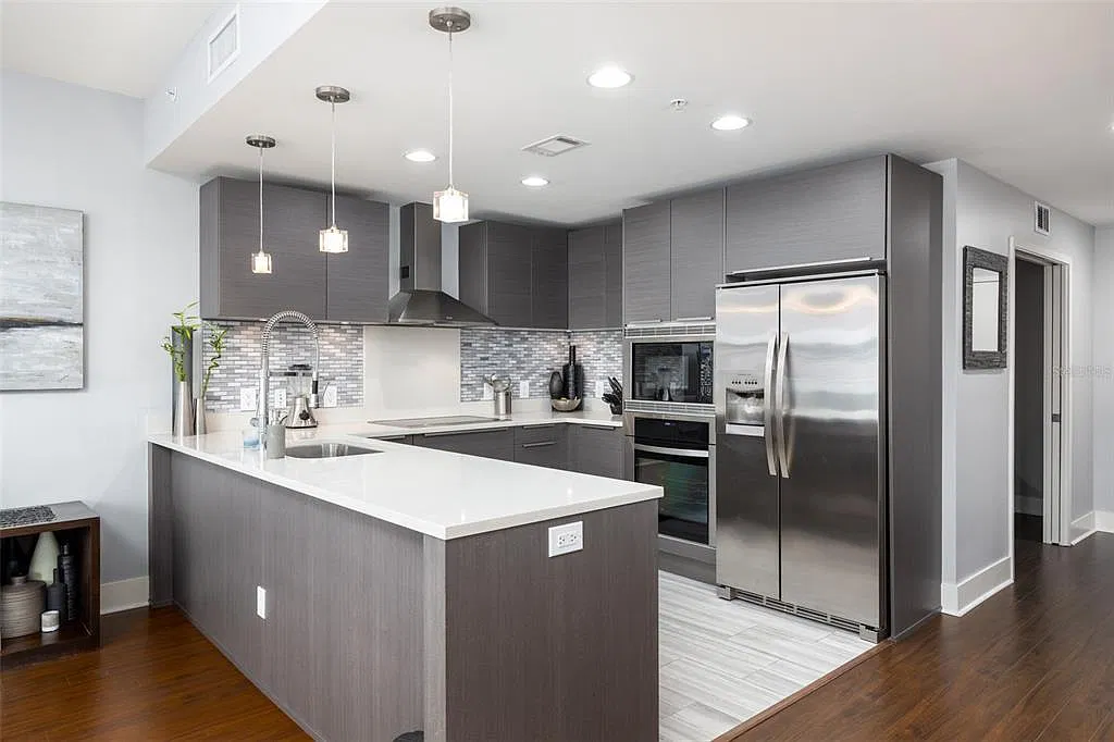 1 bed, 915 sqft, $4,400 — Photo 1