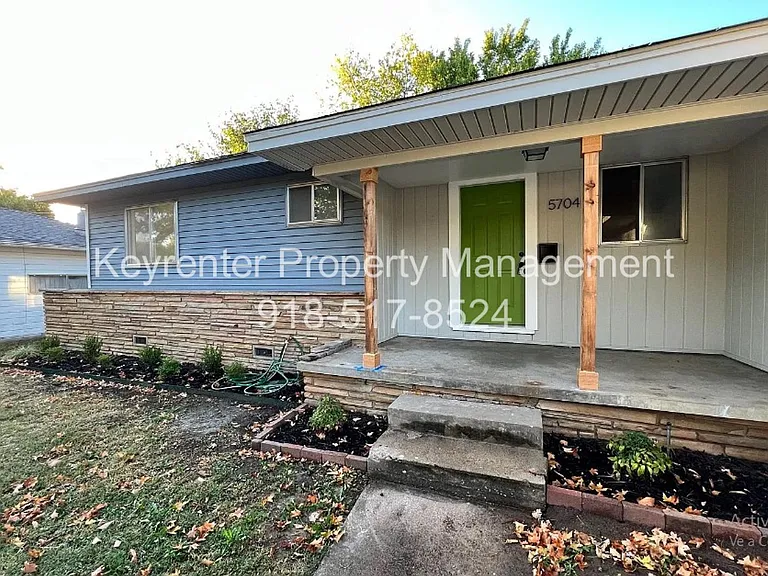 5704 E 30th Pl — Photo 3