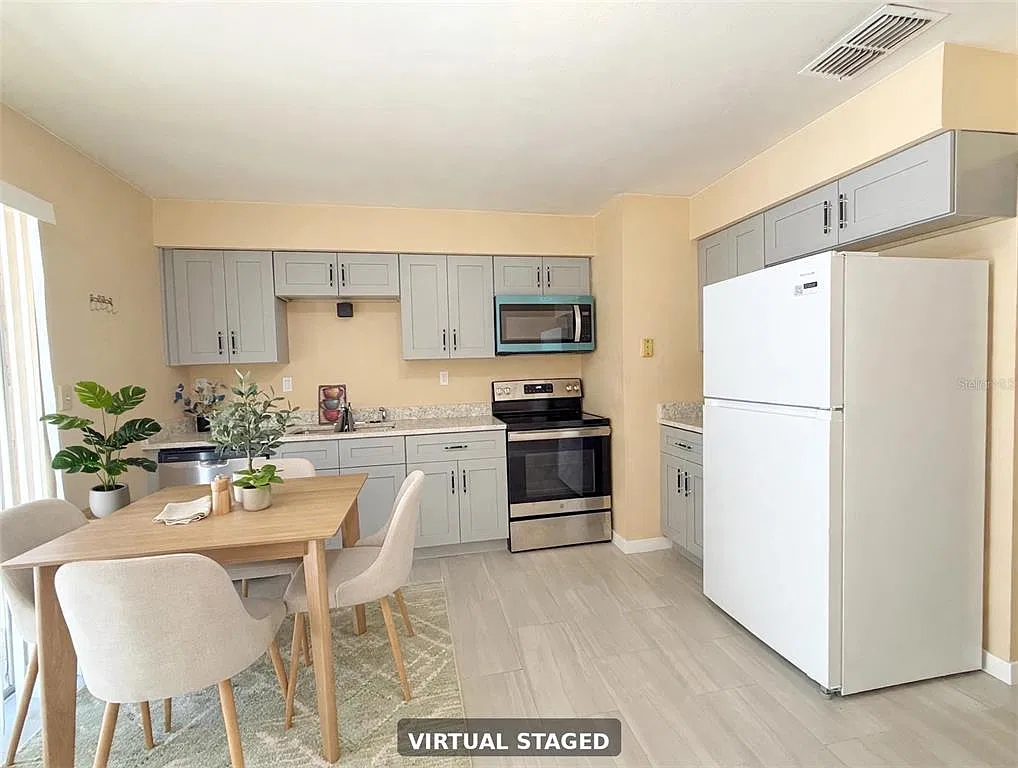 2 bed, 1.0 bath, 840 sqft, $1,880 — Photo 2