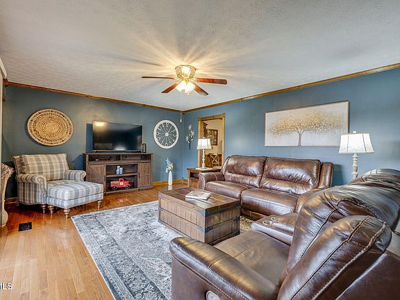 5th image of 309 Armstrong Dr