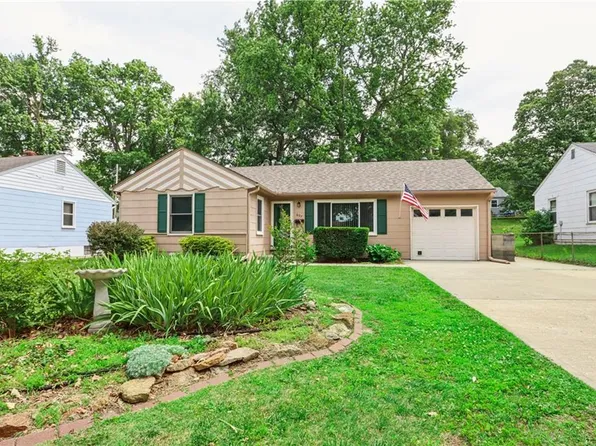 607 NE 67th Pl, Gladstone, MO 64118