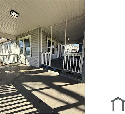 2223 28th St W — Photo 15
