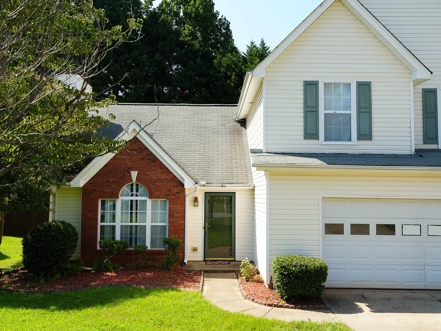 4 bed, 1946 sqft, $2,200 — Photo 4