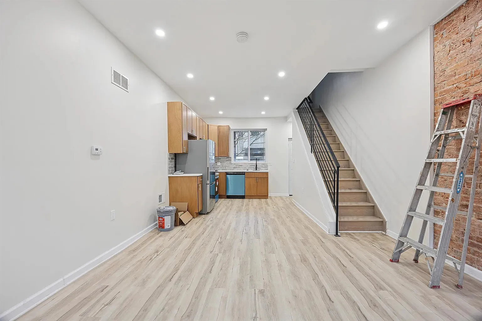 2 bed, 1100 sqft, $1,975 — Photo 2
