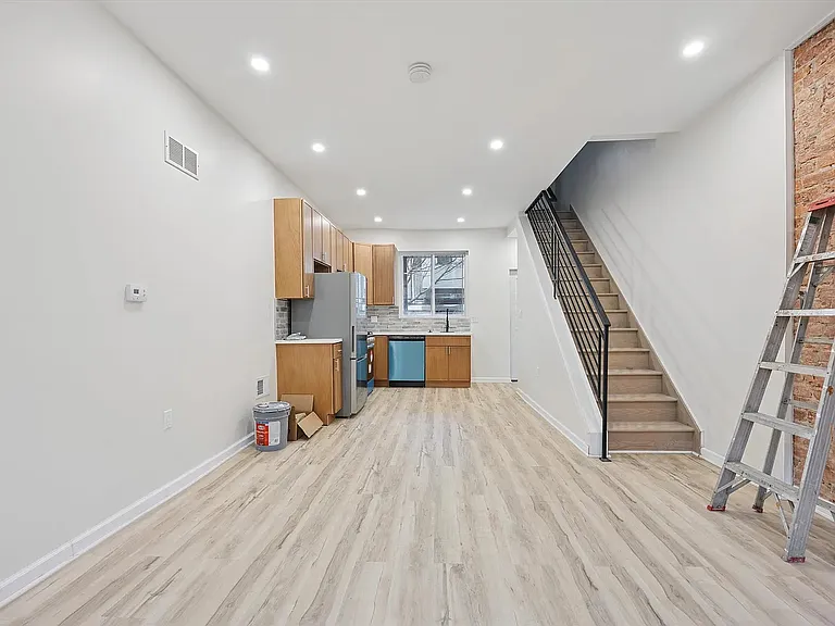 2615 Earp St — Photo 2