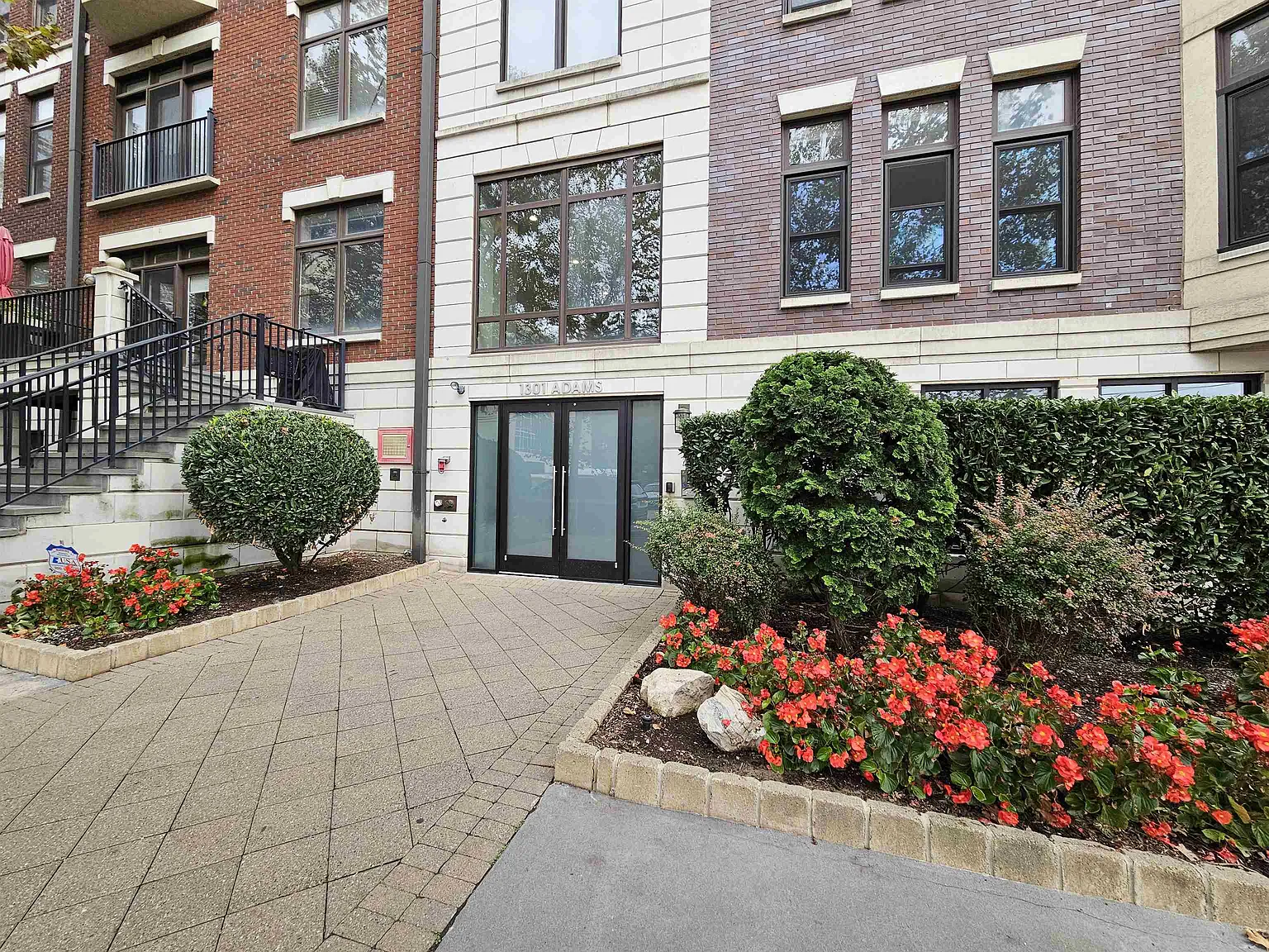 1301 Adams St — Photo 2
