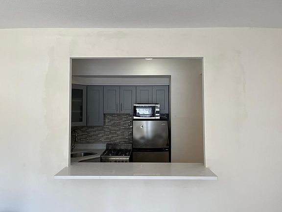 5th image of 220 E 60th St #Penthouse G1