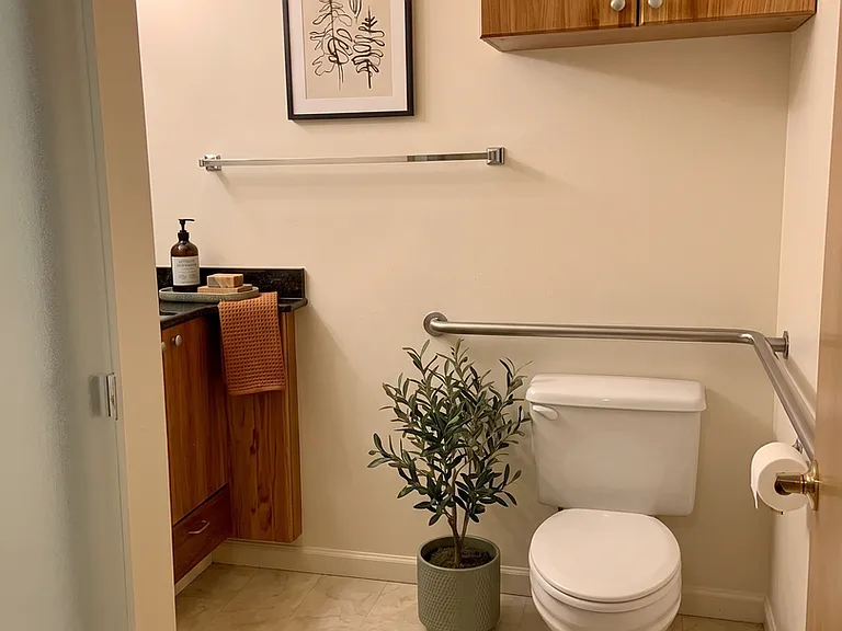 3644 Woodland Park Apartments are located in Wallingford — Photo 20