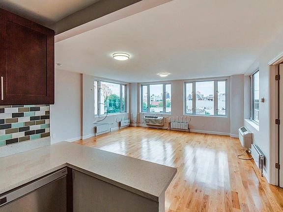 2nd image of 2625 28th St APT 1E