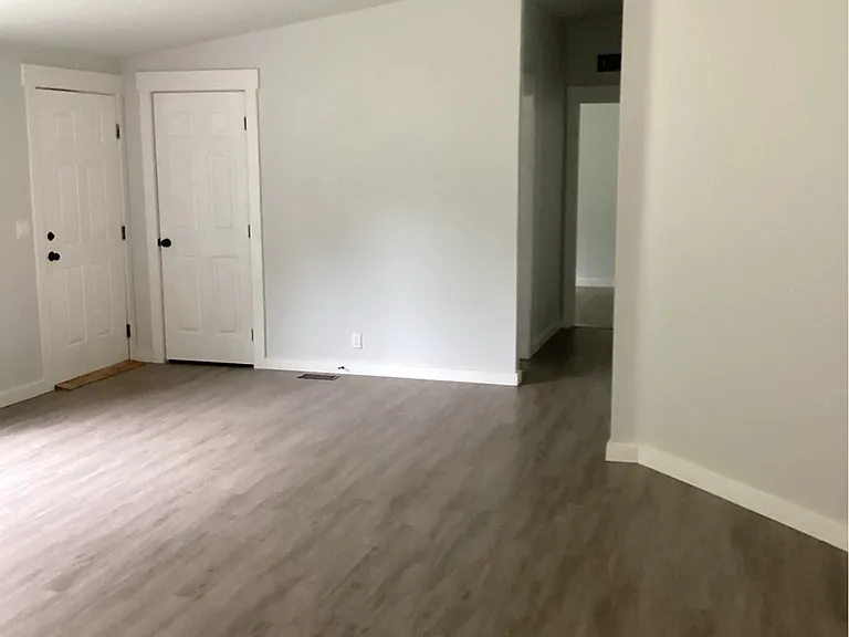 330 SW Newton Dr — Photo 13