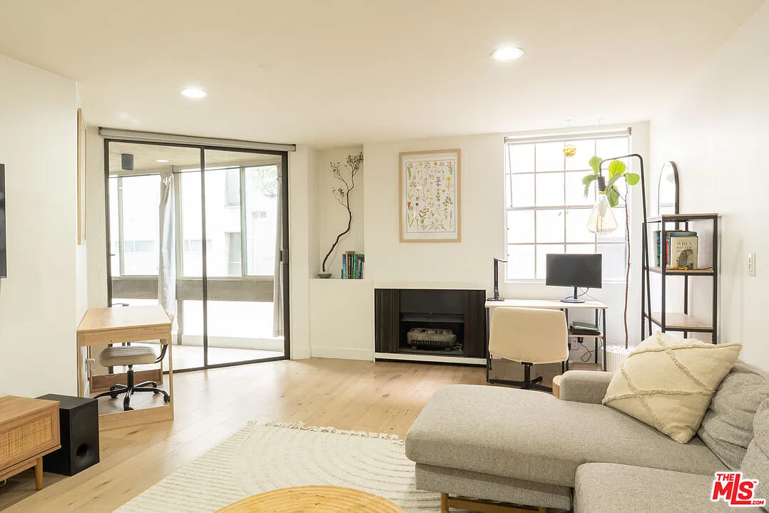 1 bed, 1.0 bath, 664 sqft, $2,700 — Photo 2