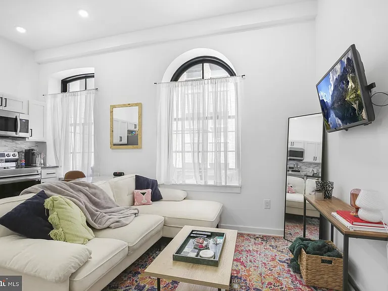 1415 Locust St #504 — Photo 3