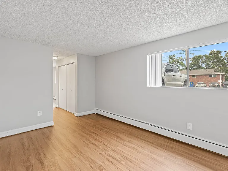Greenway Apartments — Photo 15