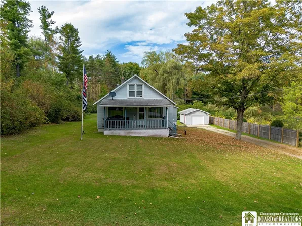 2972 Moon Rd, Jamestown, NY 14701