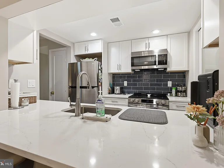 2807 S Woodrow St #B-1 — Photo 5