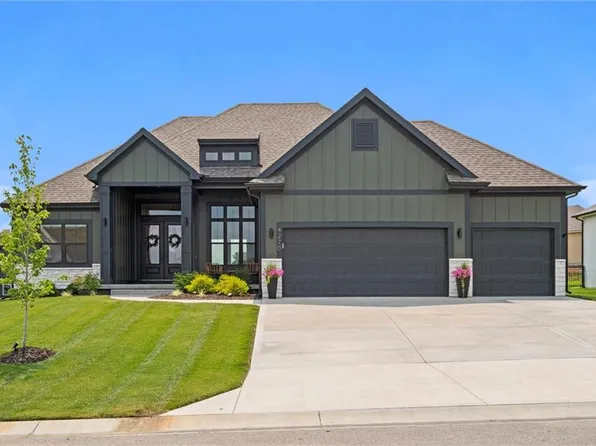 4270 Aspen Dr, Basehor, KS 66007