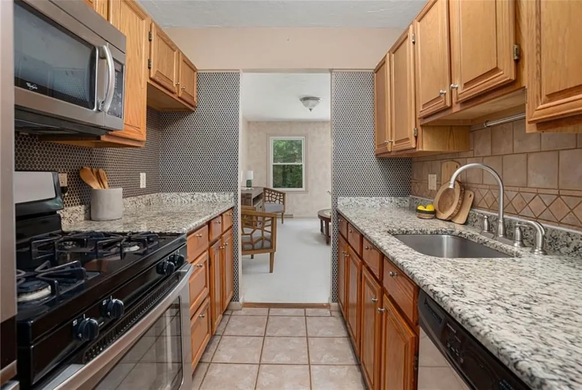 2 bed, 1.5 bath, 1300 sqft, $2,900 — Photo 4