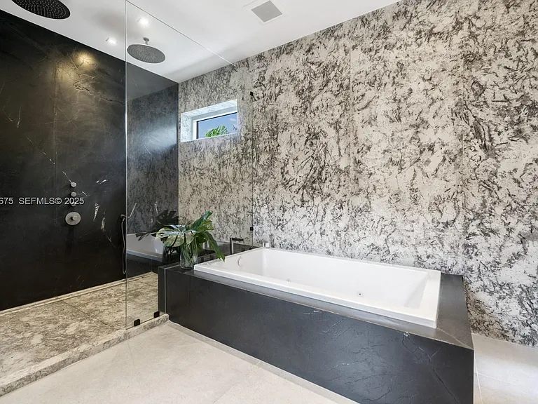 1379 N Venetian Way — Photo 32