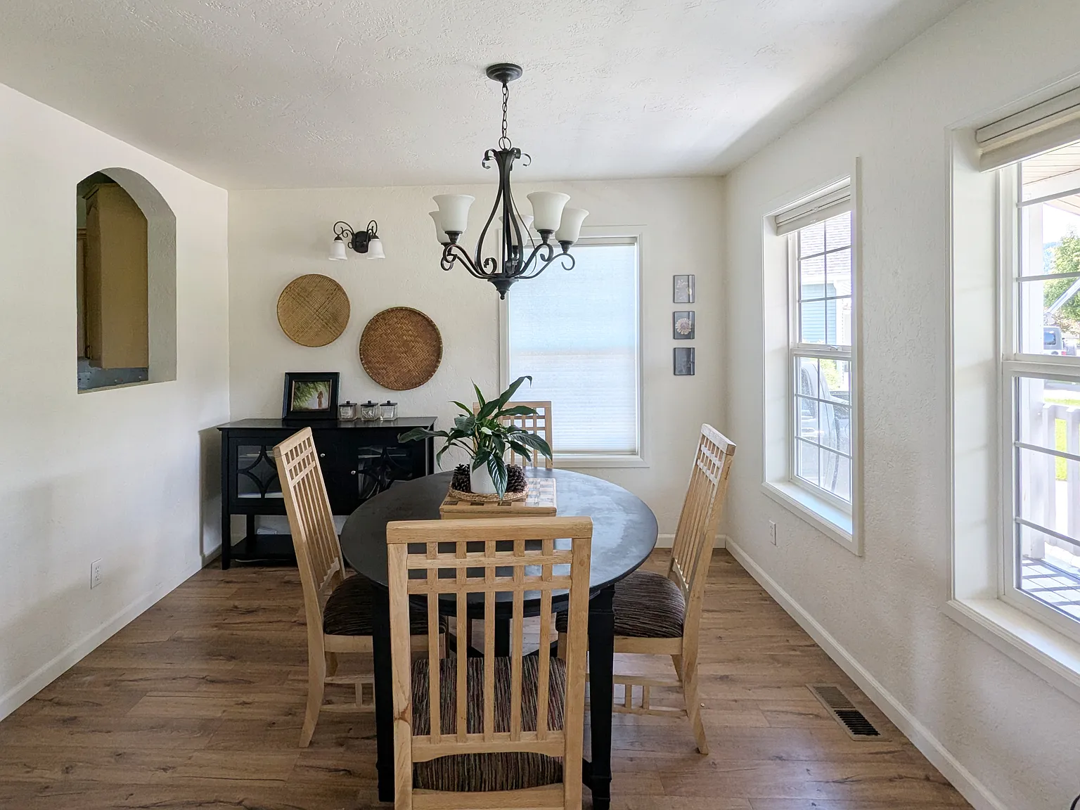 4 bed, 3.5 bath, 2710 sqft, $4,100 — Photo 3