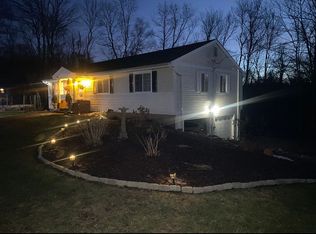 6 Skytop Dr, Newtown, CT 06482