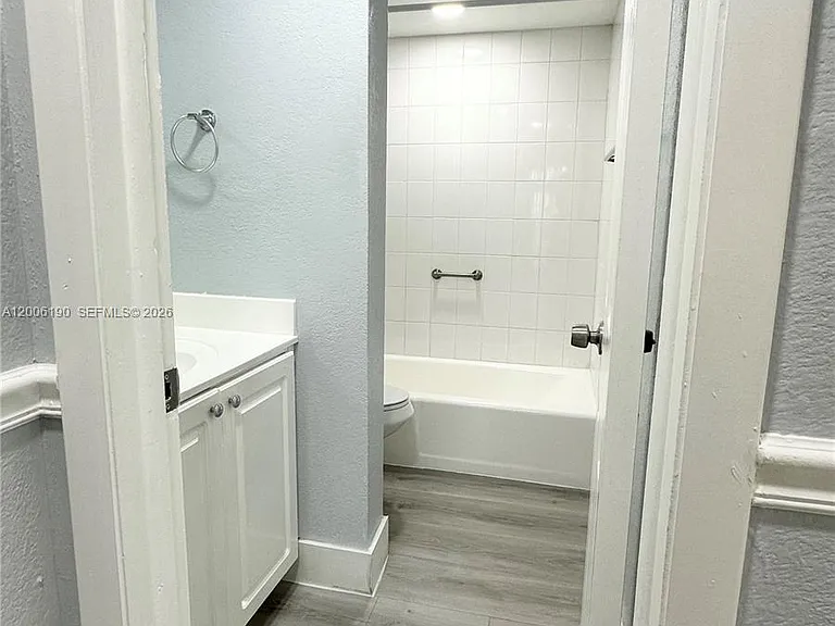 9405 SW 76th St #Y32 — Photo 9