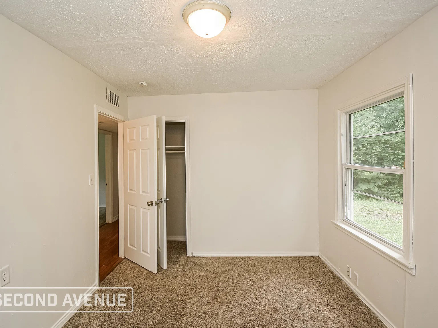 3 bed, 1.0 bath, 994 sqft, $1,089 — Photo 4