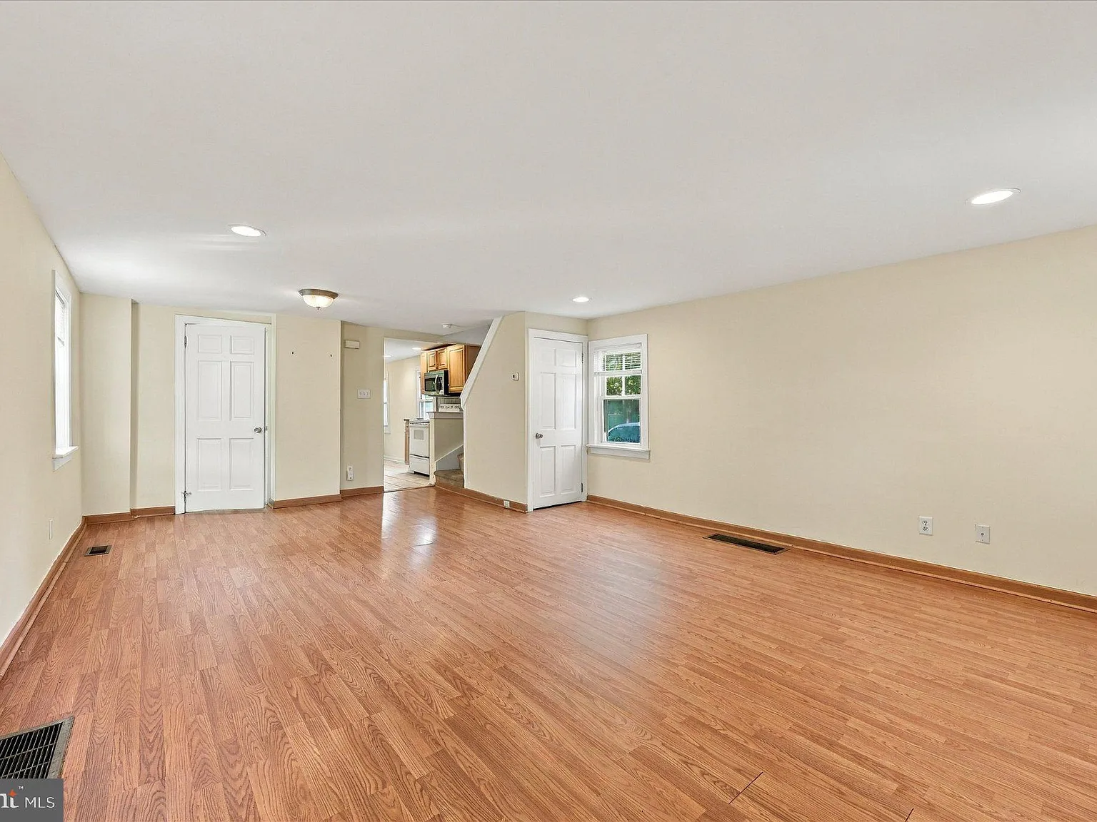 4 bed, 2.0 bath, 1469 sqft, $2,600 — Photo 3