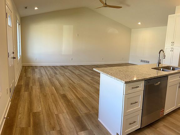 3rd image of 1220 Ashford Dr