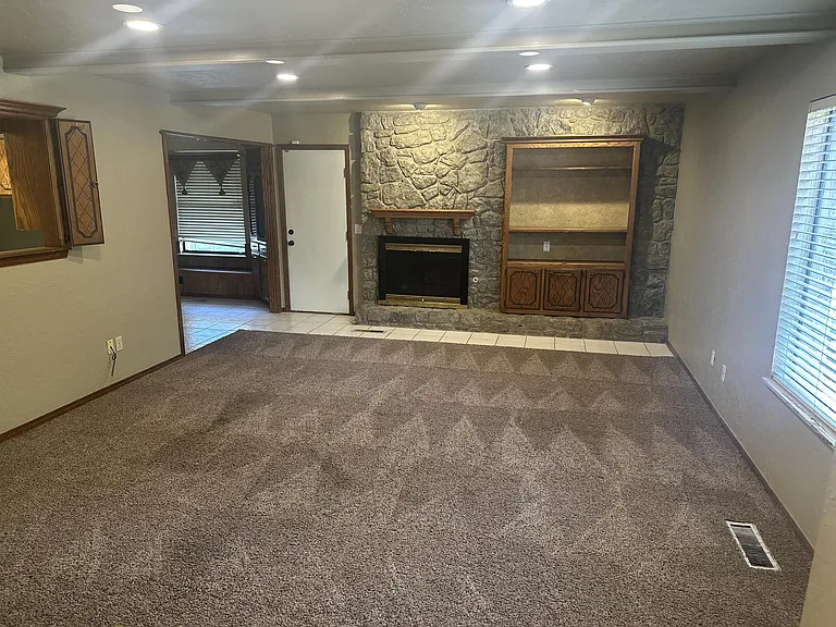3612 N Drexel Blvd — Photo 18
