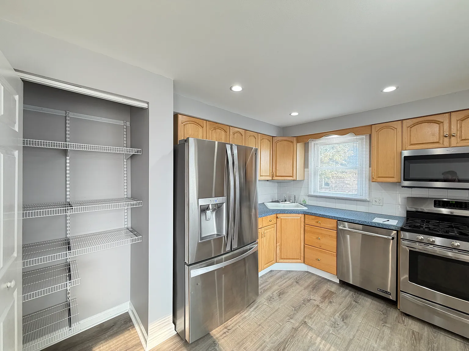 3 bed, 1.5 bath, 1200 sqft, $1,975 — Photo 3