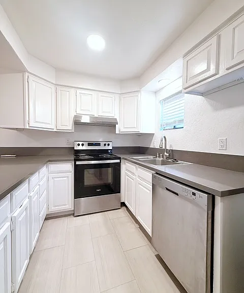 532 Claremont St #A — Photo 4