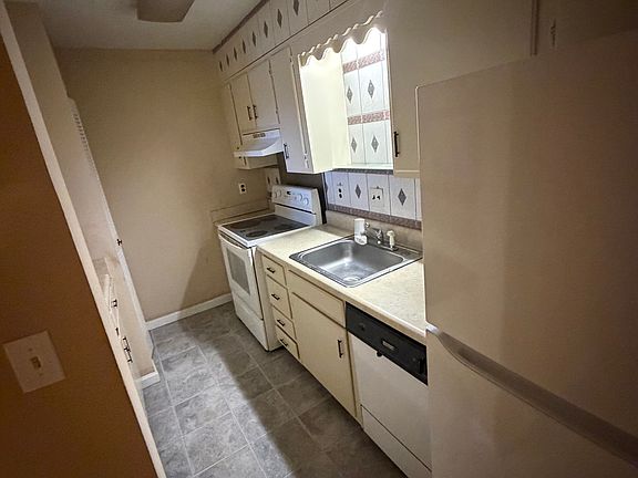 3rd image of 414 Skyview Dr #400