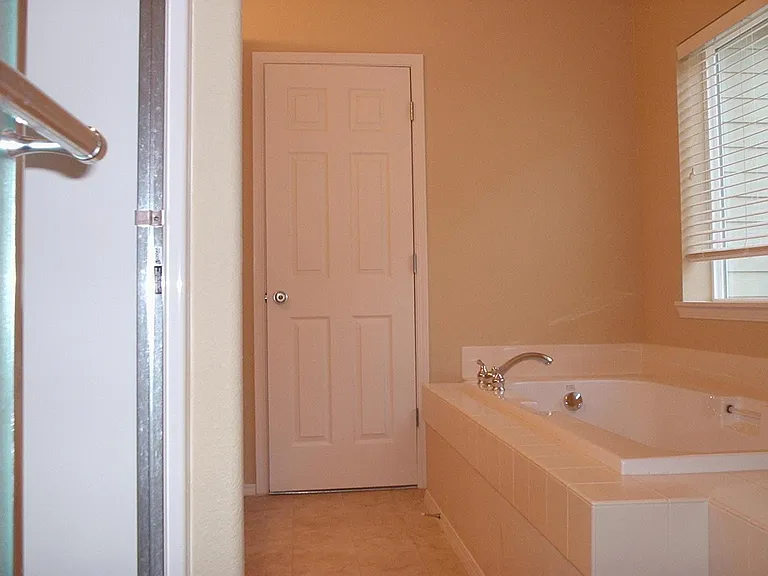 6244 SW 208th Ter — Photo 8