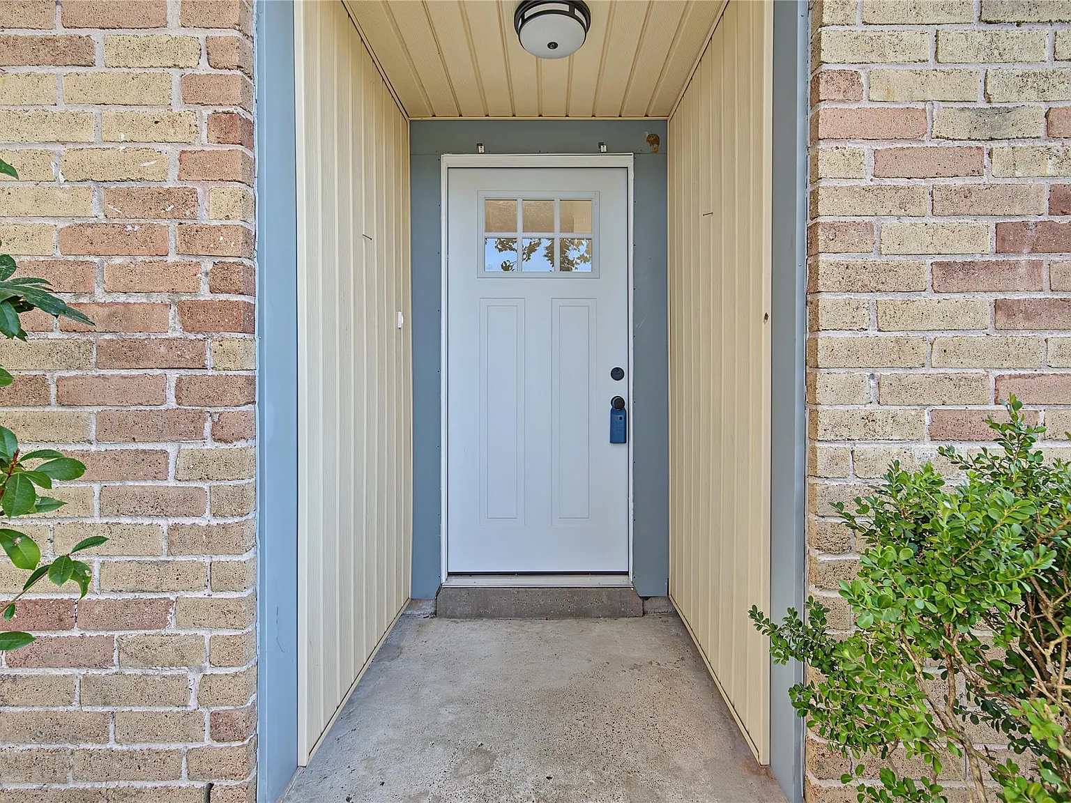 3 bed, 2.0 bath, 1683 sqft, $2,300 — Photo 3