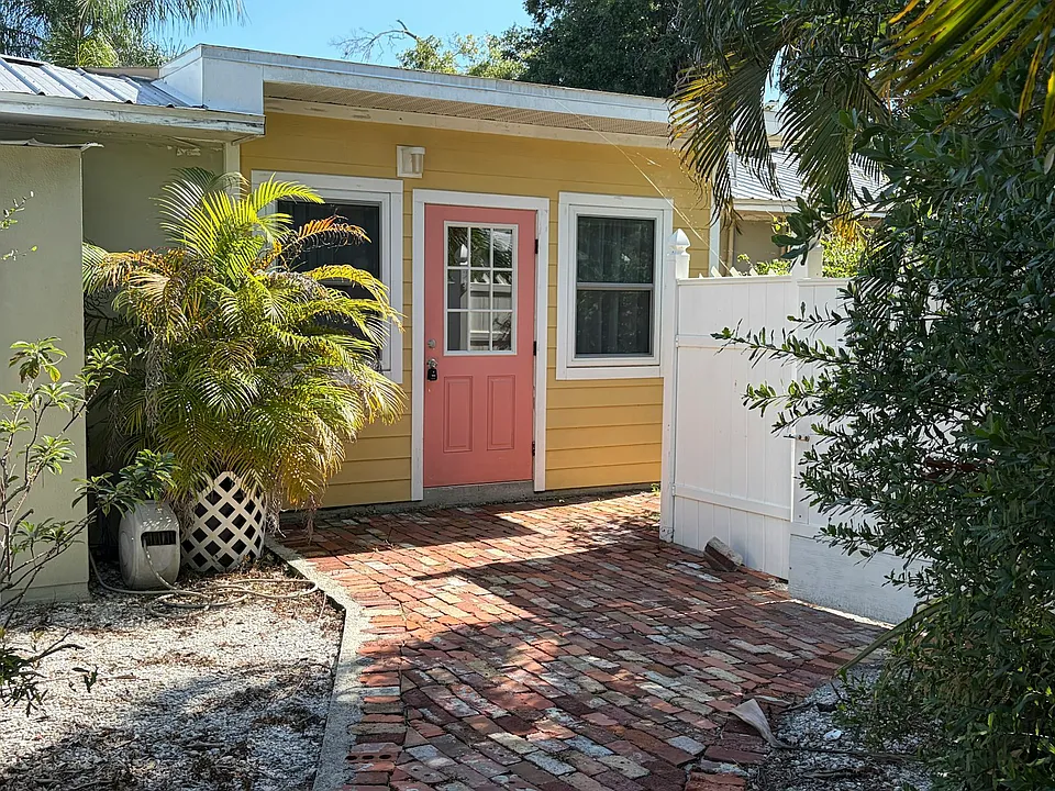 434 Woodlawn Ave