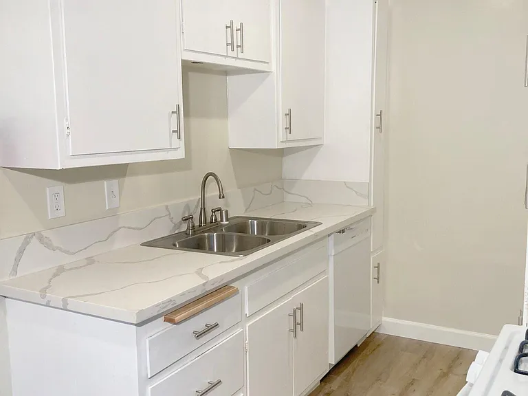 909 South Second Street — Photo 6