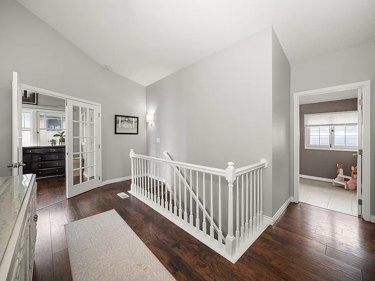 1207 S Liberty Dr — Photo 35