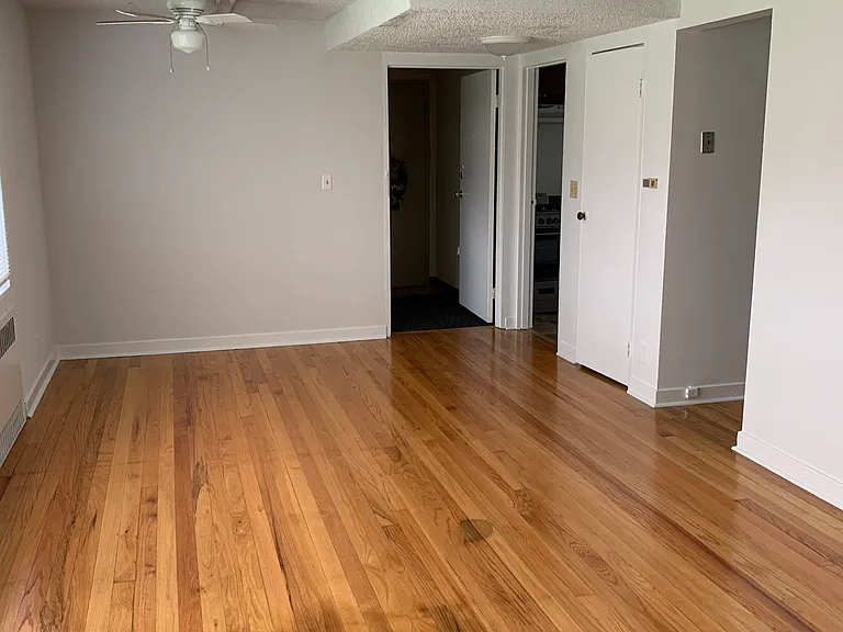 Riverview Manor Apartments — Photo 9
