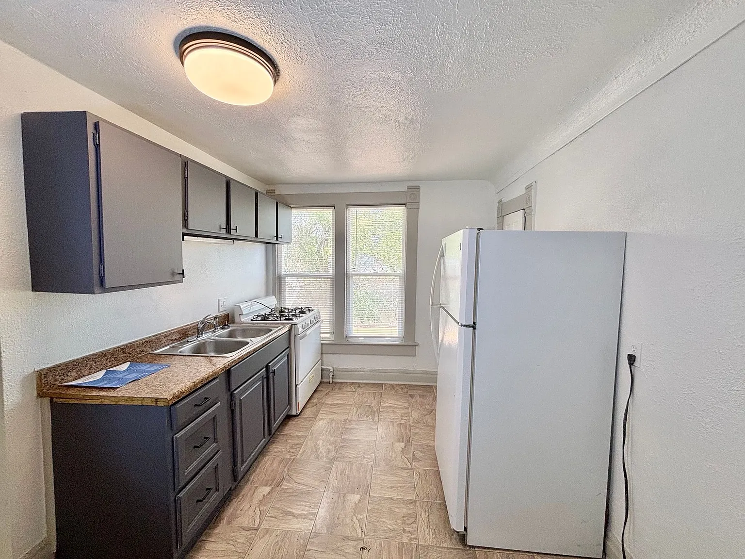 1403 E. 3rd St. — Photo 3