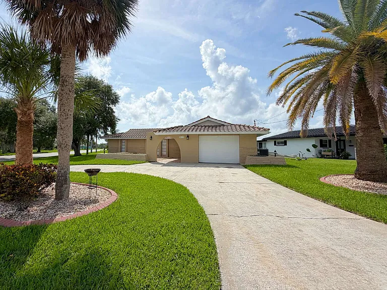 5029 Pelican Dr — Photo 2