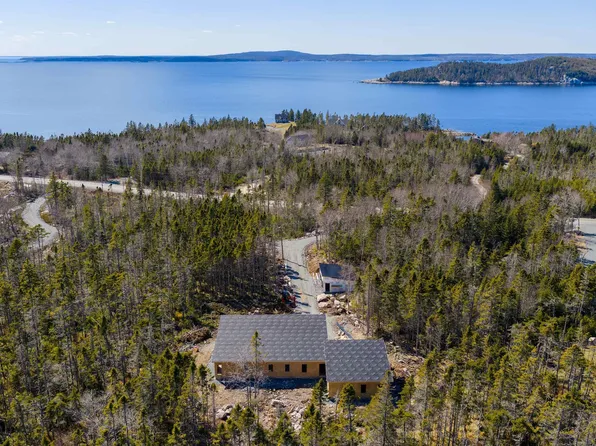 9241 Peggys Cove Rd, Hacketts Cove, NS B3Z 3R2