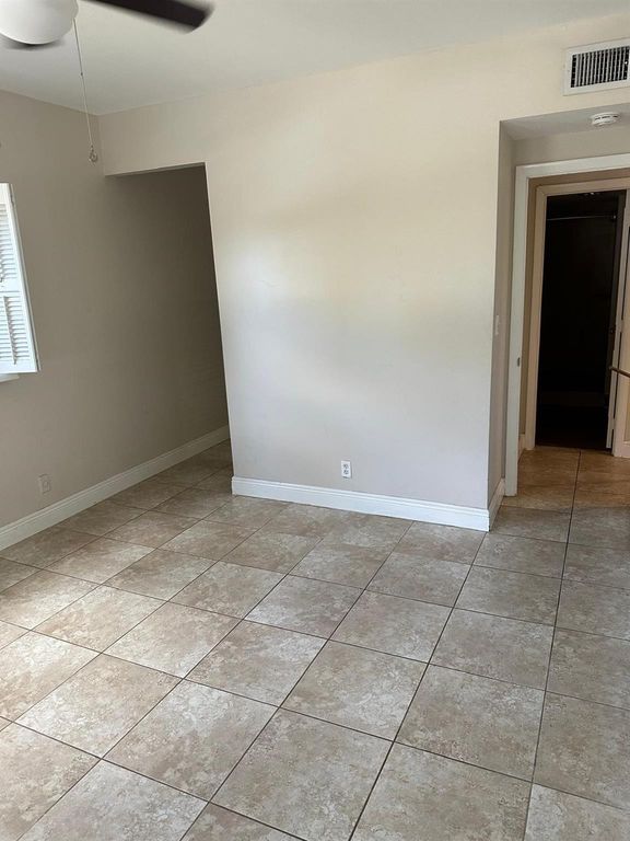 400 N Riverside Drive #102, photo 9