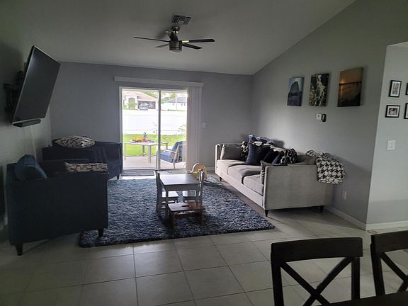 4th image of 3024 NE 2nd Pl