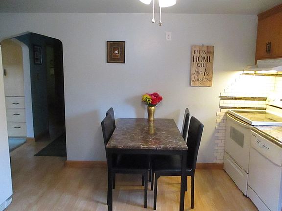 Dine-in kitchen