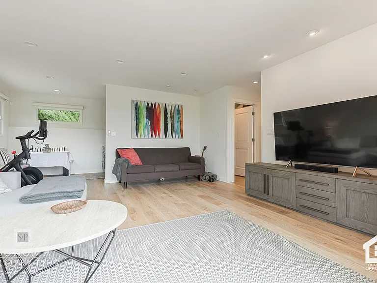754 E Thomson Ave — Photo 27