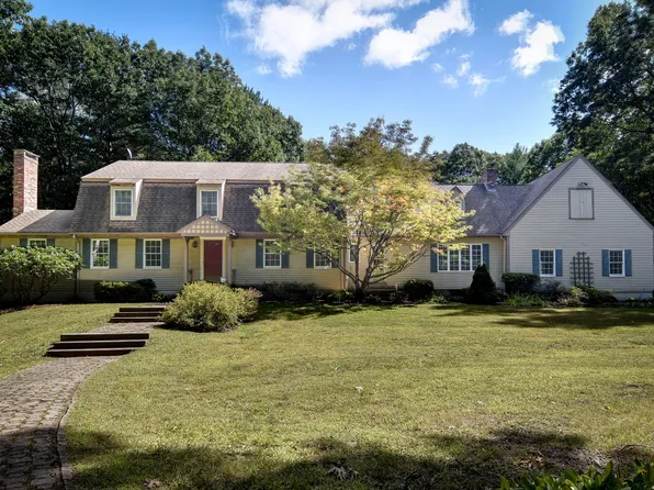 46 Donnelly Dr, Dover, MA 02030