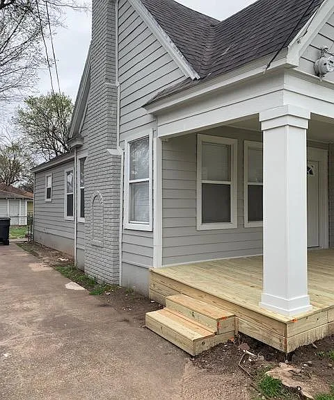 2306 Poplar St — Photo 6