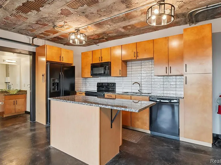 2915 John R St #502 — Photo 7