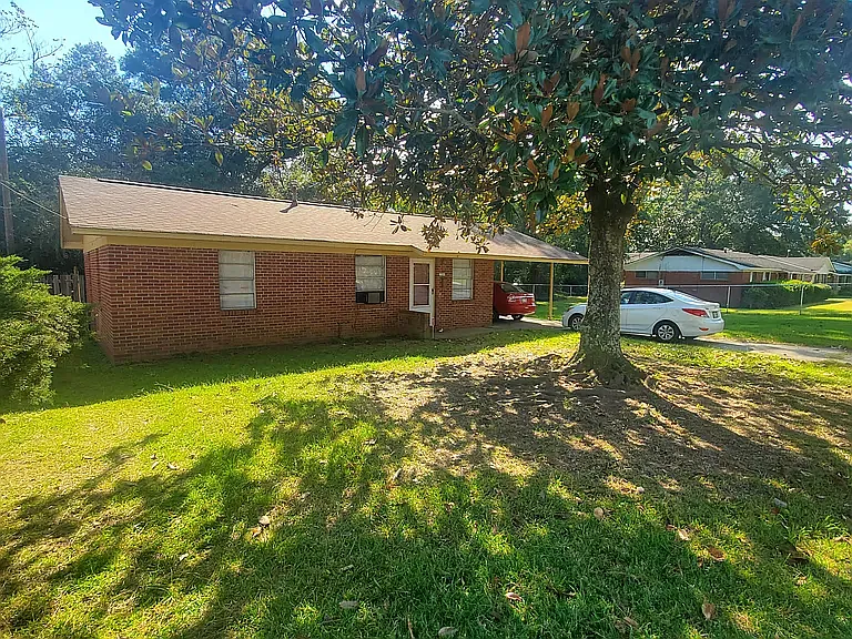 2209 Pearson Ave — Photo 1