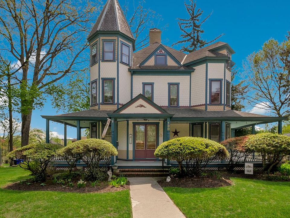 1st image of 130 Woodland Rd